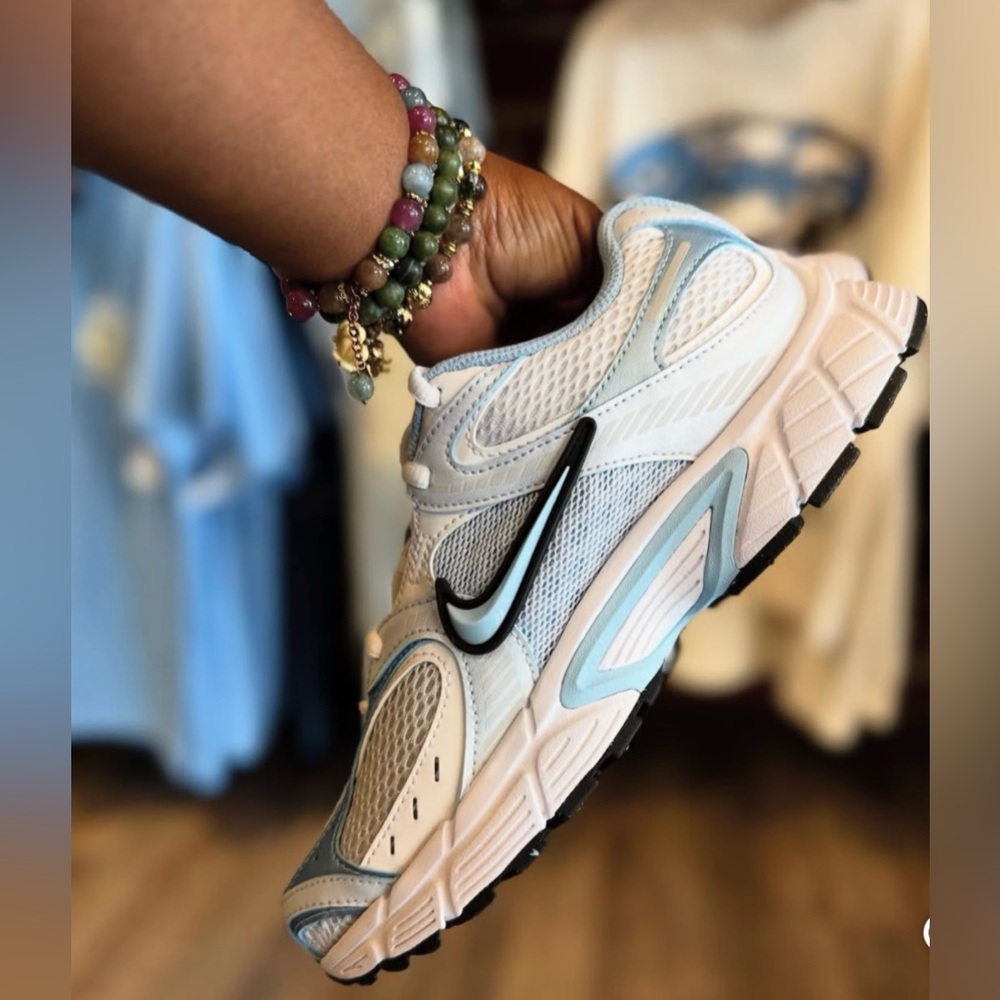 Nike V5 RNR Women's Sneaker - White/Blue